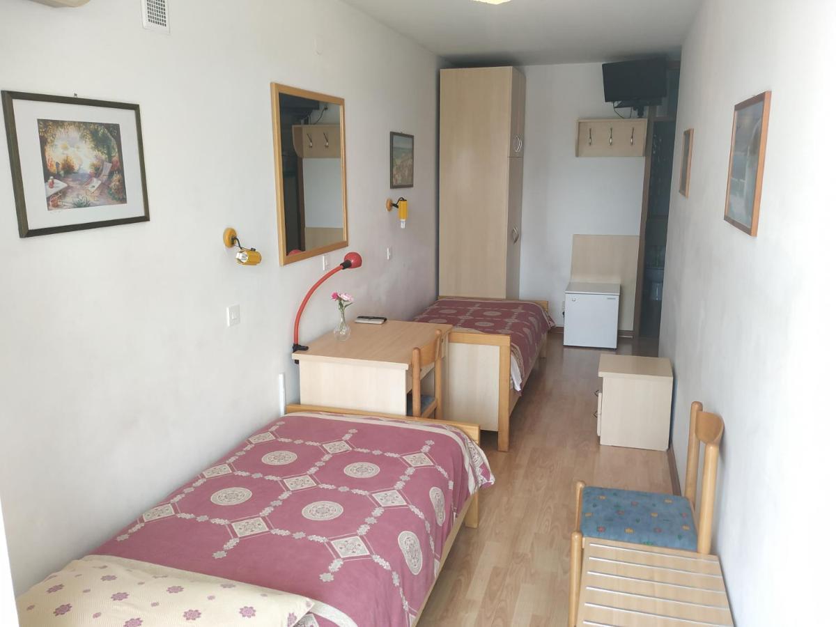 Accomodation Pertout Nova Gorica Esterno foto